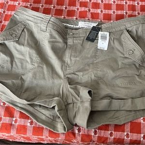 Torrid shorts size 24 olive green NWT